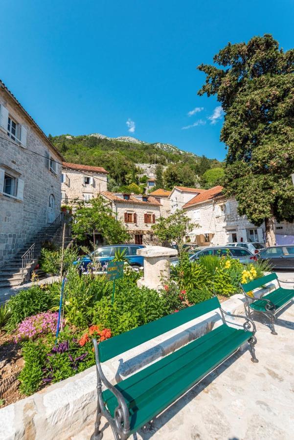 Charming Bohemian House In Perast Villa Exteriör bild