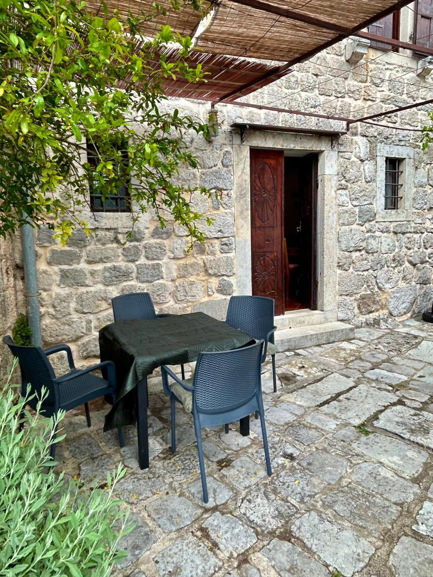 Charming Bohemian House In Perast Villa Exteriör bild